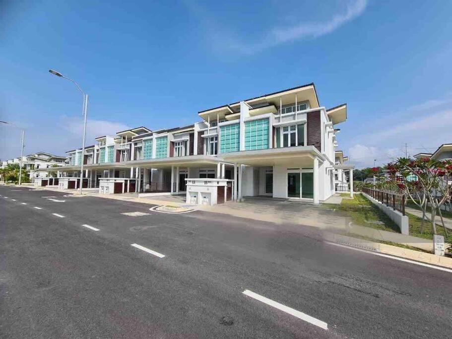 Luxury 2-Storey Terrace House Near Ioi City Mall ปุตราจายา ภายนอก รูปภาพ